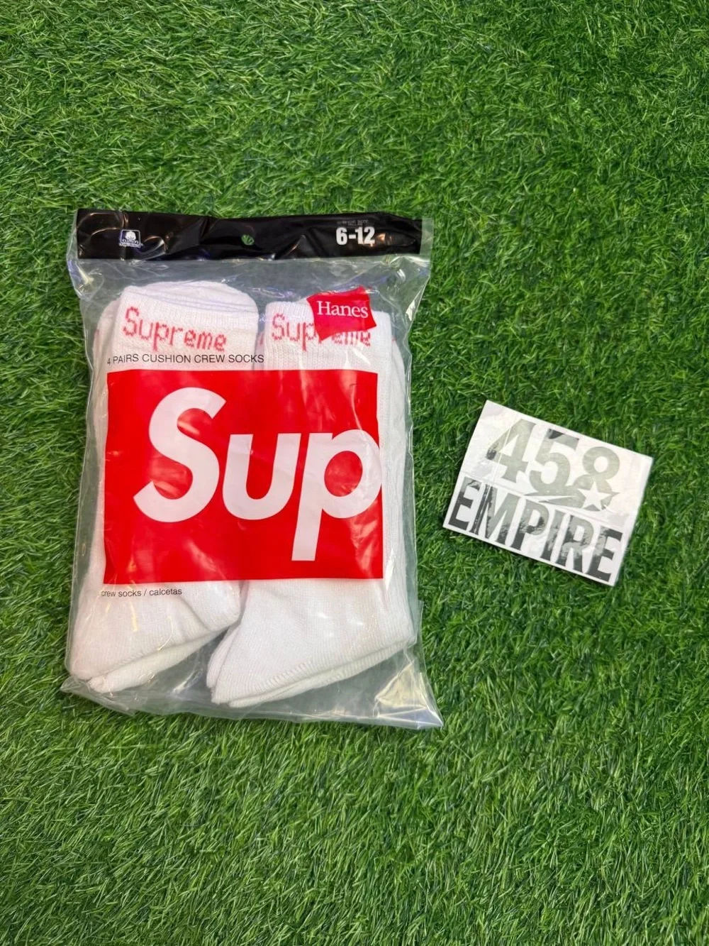 Supreme x Hanes White Cushion Crew Socks - 4 Pack